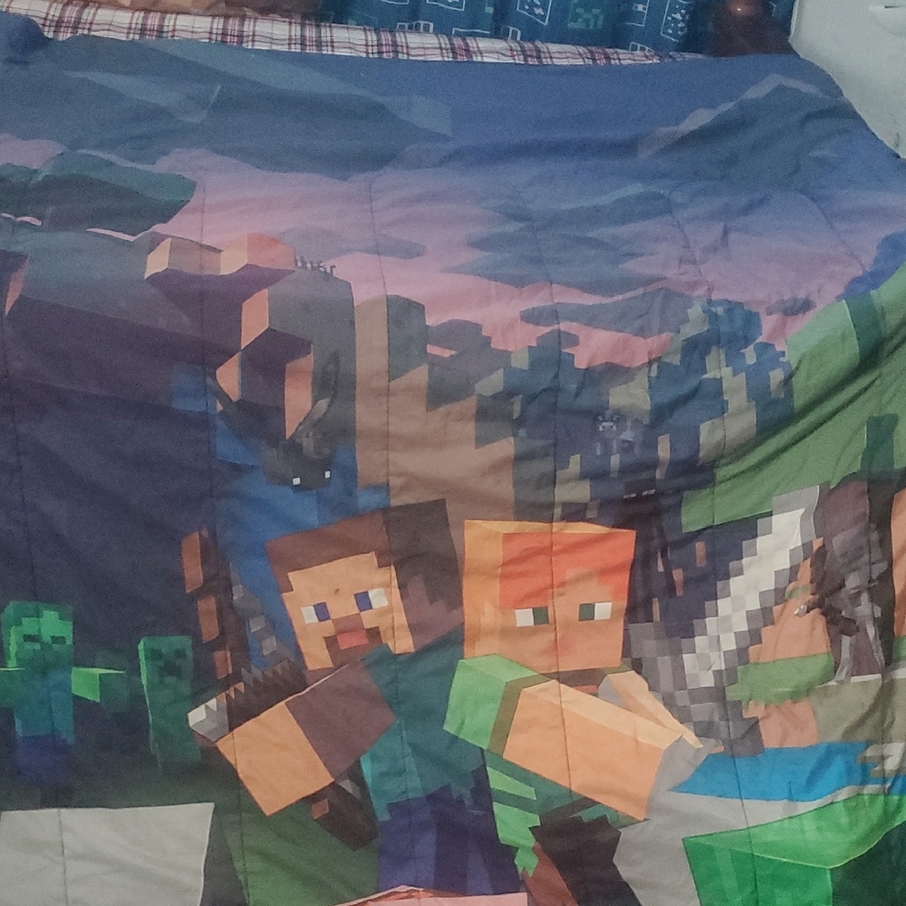 Minecraft Themed Comforter - Picture 2 of 8